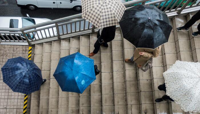 冷空气影响中西部降温降雨 西北沙尘天气侵扰