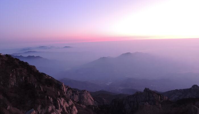 43岁大姐爬泰山直播日出200次 一般泰山日出时间是几点