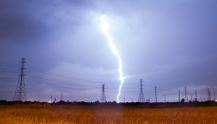 北京发布雷电黄色预警信号：下午17时起将迎雷雨大风冰雹等天气